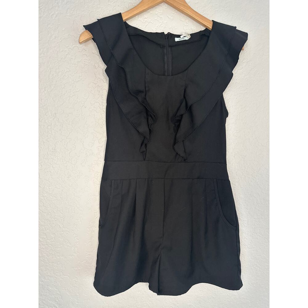 Anthropologie Kimchi Blue Ruffle Front Sleeveless Black Romper Shorts Pockets